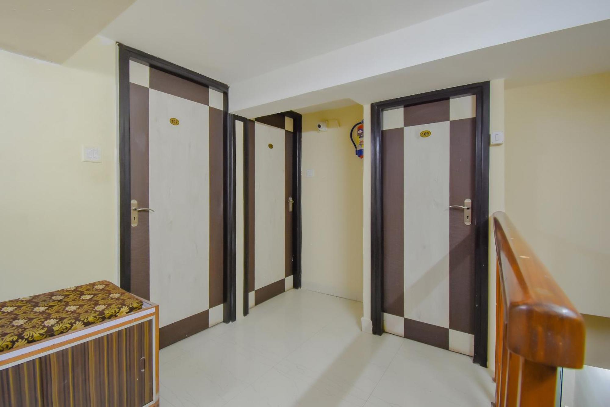 Hotel O Lindsay Inn Guest House Bara Bazar Экстерьер фото
